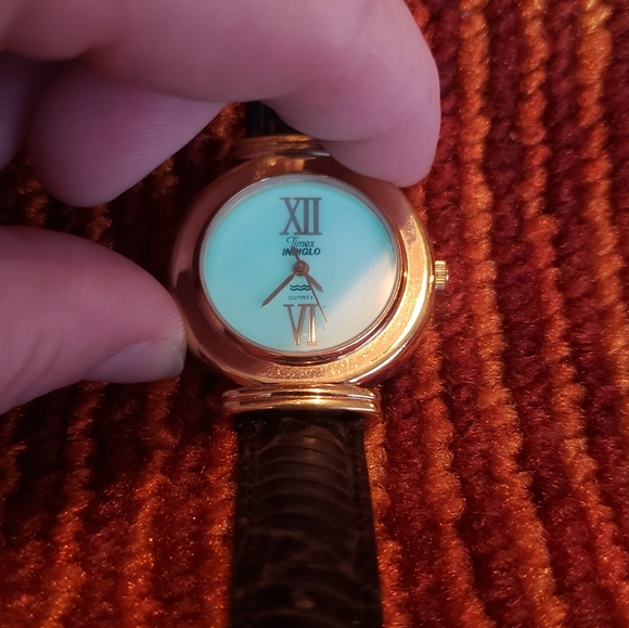 Vintage 1994 Timex Indiglo Ladies watch - Picture 3 of 6